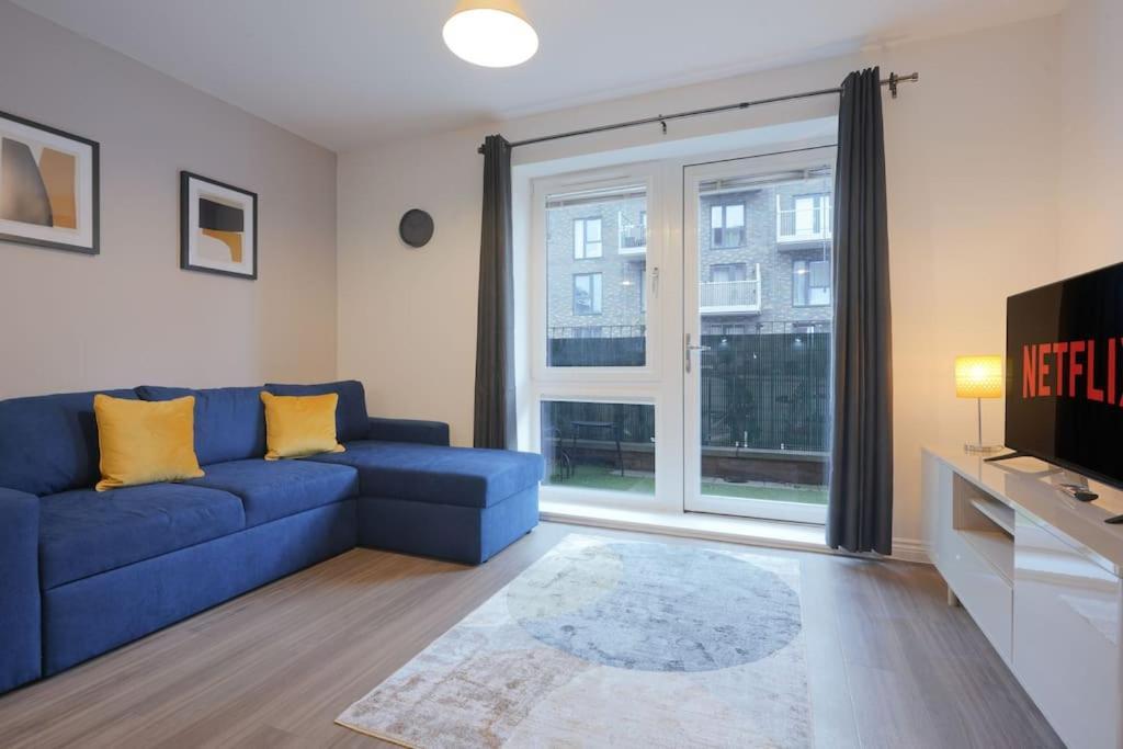 Luxury Campbell Park Apartments: Central MK Balcony Stay Milton Keynes Exterior photo