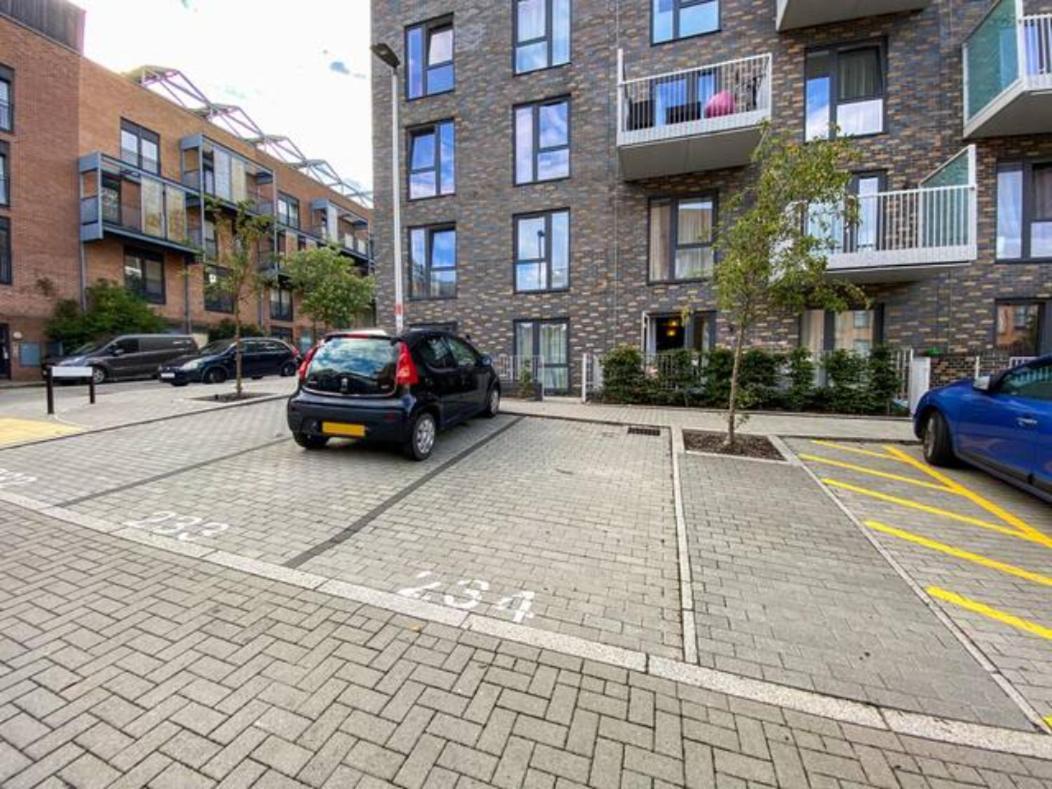 Luxury Campbell Park Apartments: Central MK Balcony Stay Milton Keynes Exterior photo